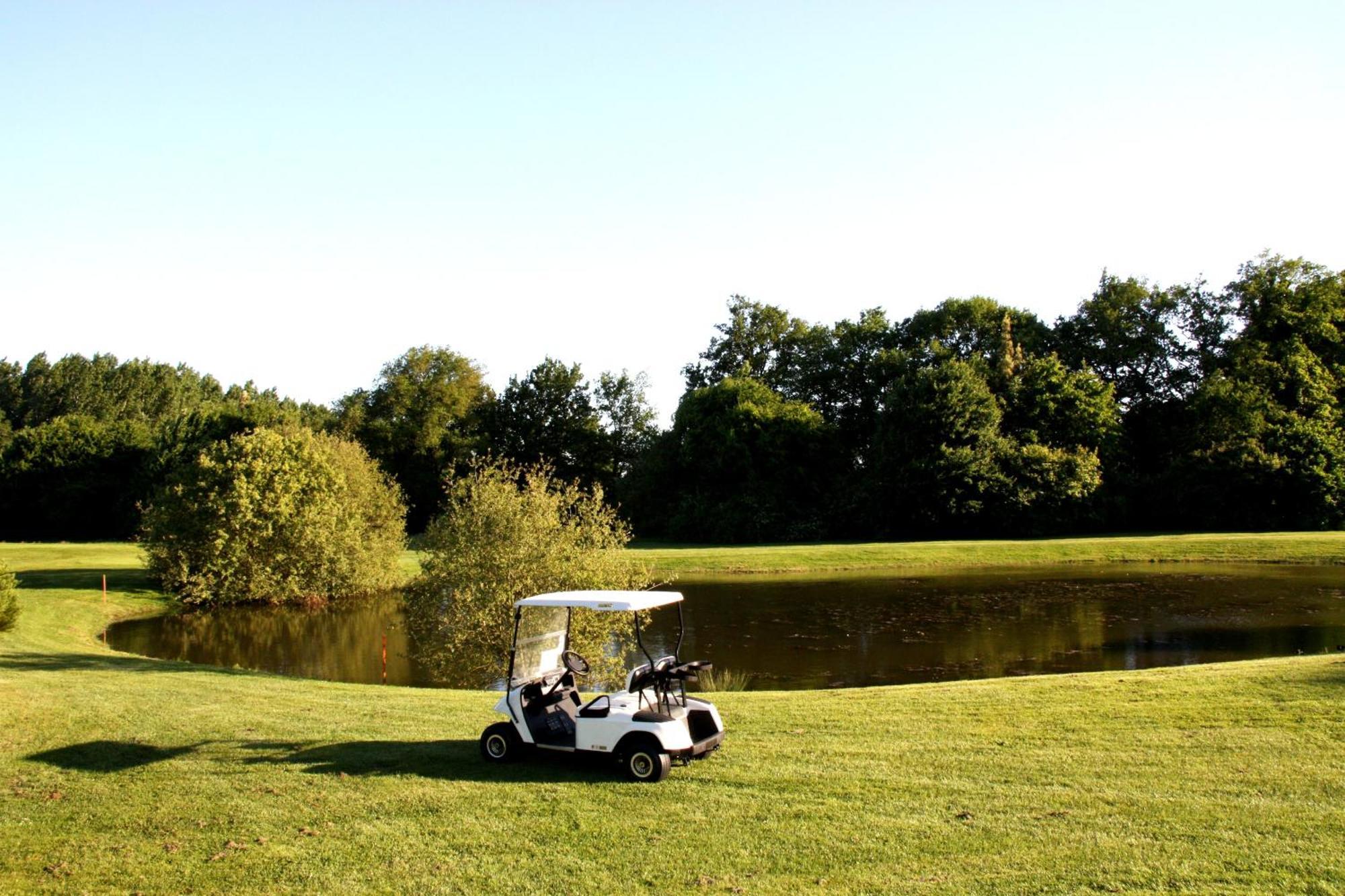 Hotel Anjou Golf And Country Club Champigné Esterno foto